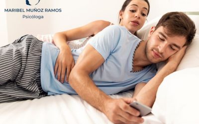 El impacto de las redes sociales en las relaciones de pareja: Cómo evitar que afecten tu vínculo amoroso.