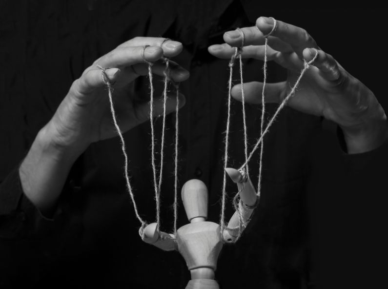 Gaslighting: Reconociendo y Afrontando la Manipulación Emocional.